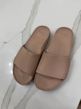 Archie's everyday Neutral Slide Sandals in Nude for Women